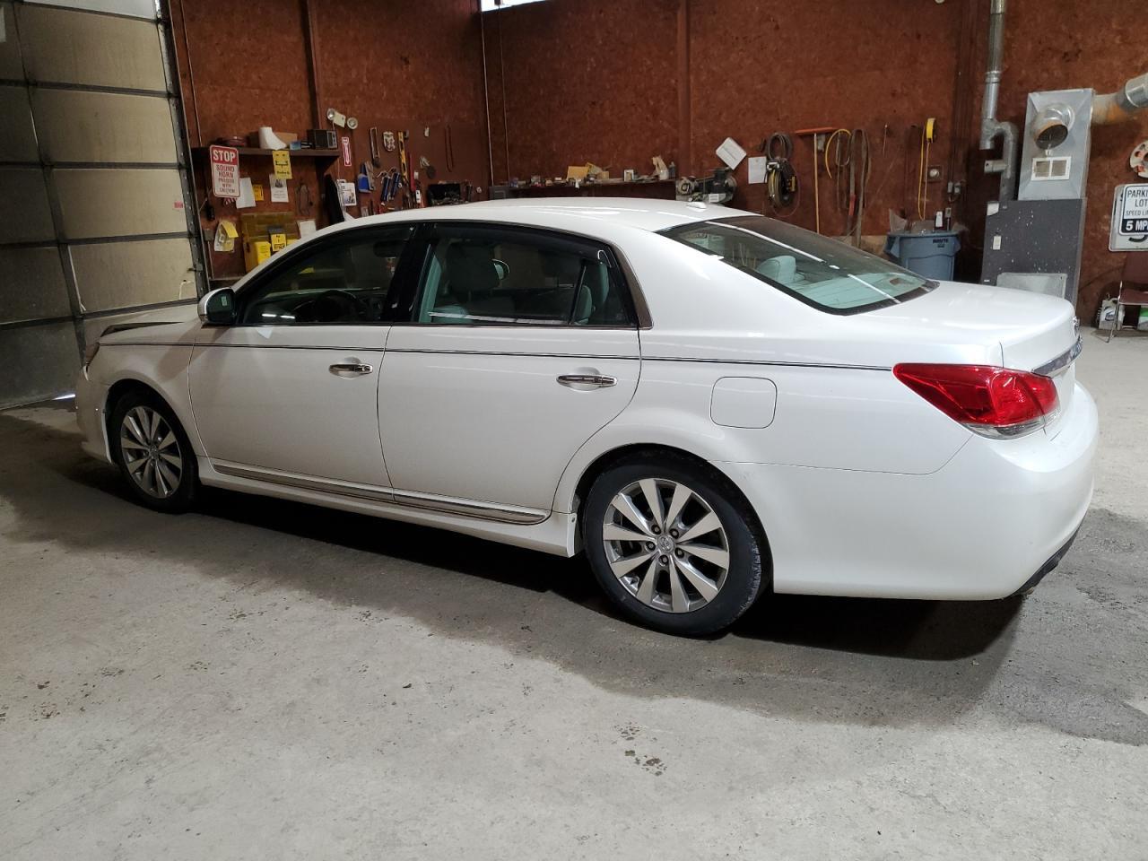 2011 TOYOTA AVALON BAS - Image 2