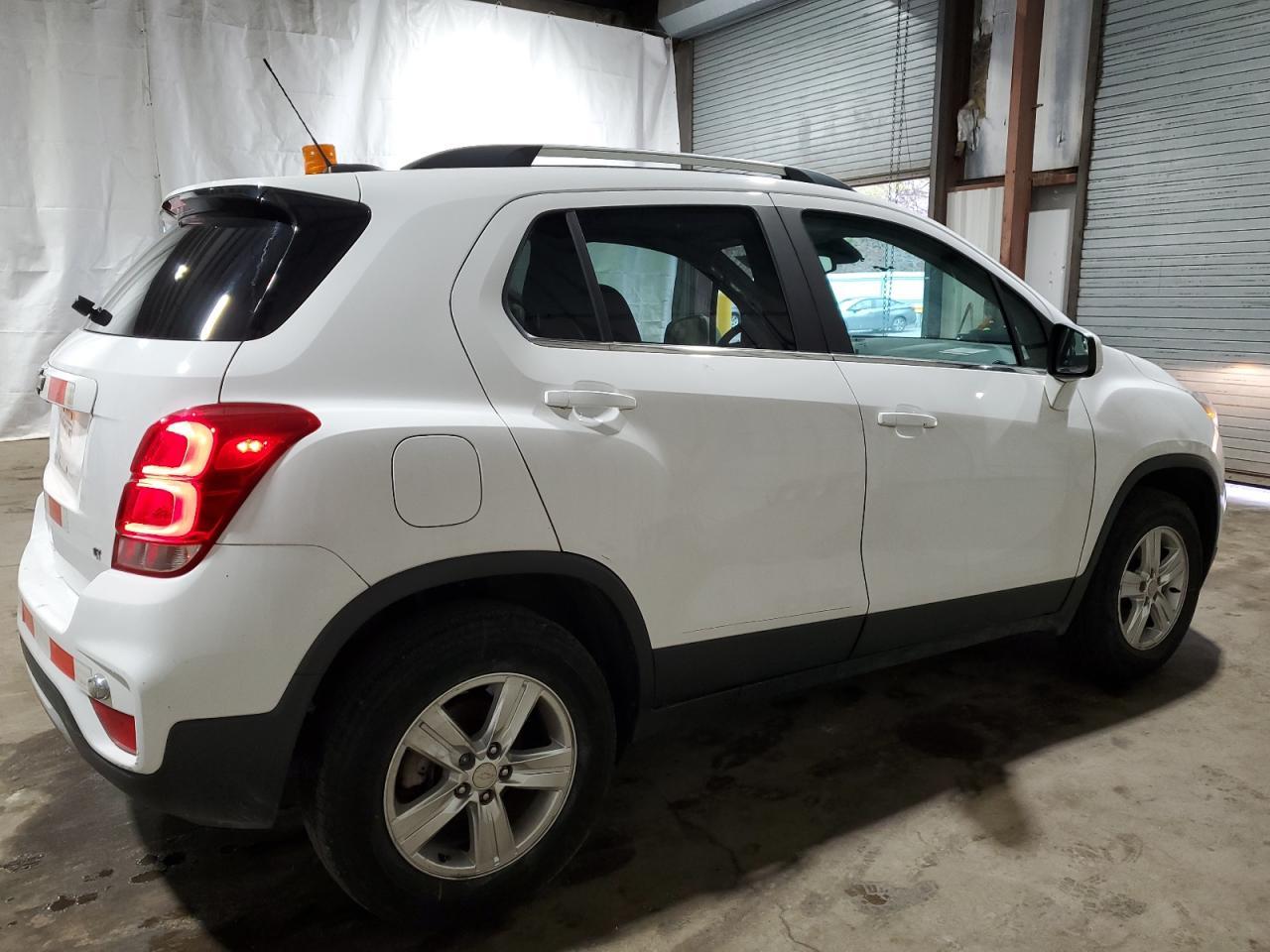 2018 CHEVROLET TRAX 1LT - Image 3
