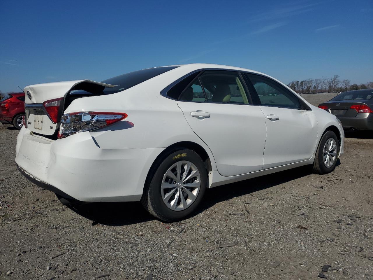 2015 TOYOTA CAMRY LE - Image 3