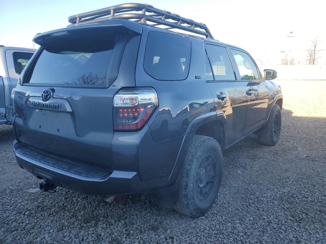 2022 TOYOTA 4RUNNER SR - Фото 3