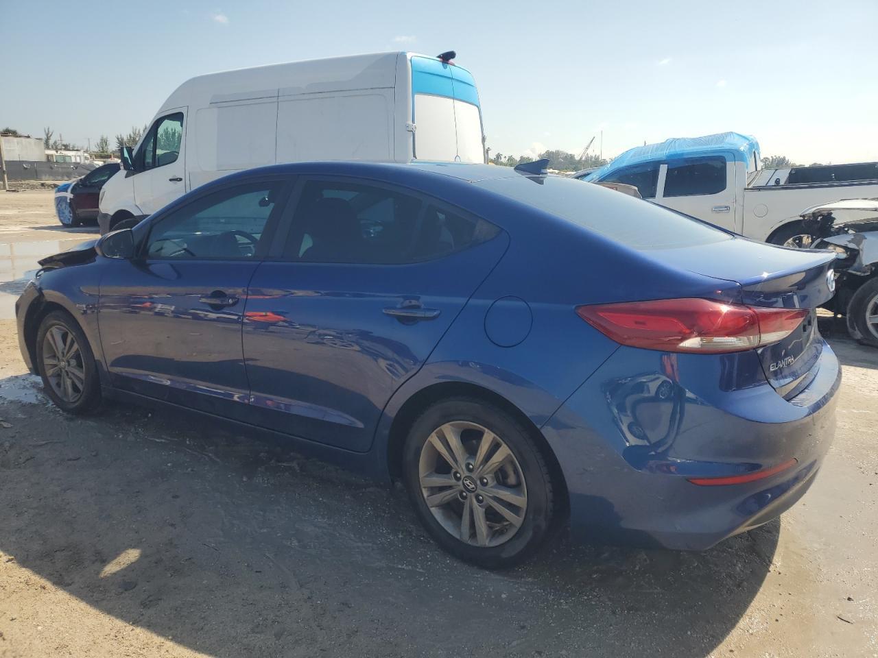 2018 HYUNDAI ELANTRA SE - Фото 2