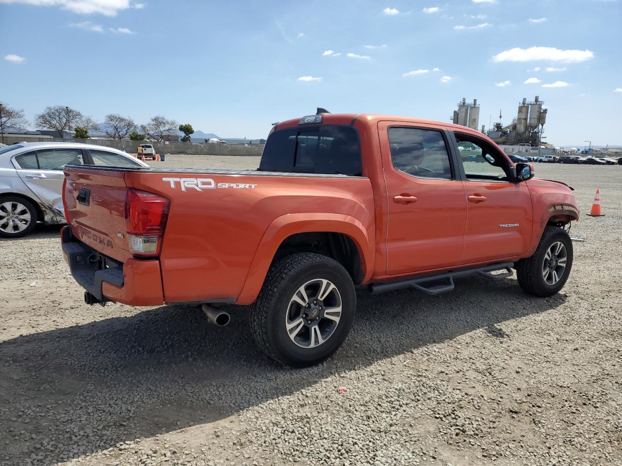 2017 TOYOTA TACOMA DOU - Фото 3