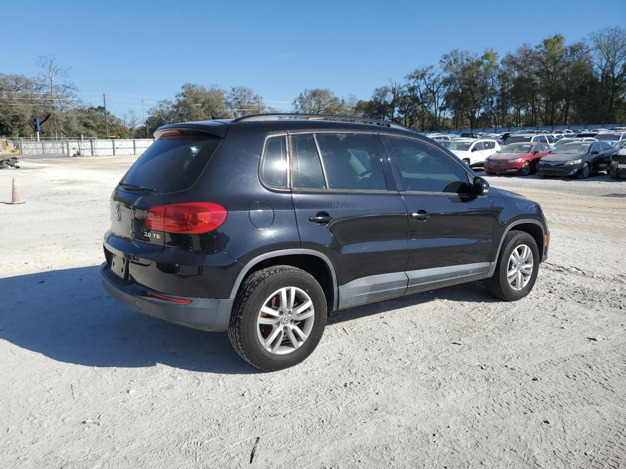 2015 VOLKSWAGEN TIGUAN S - Фото 3
