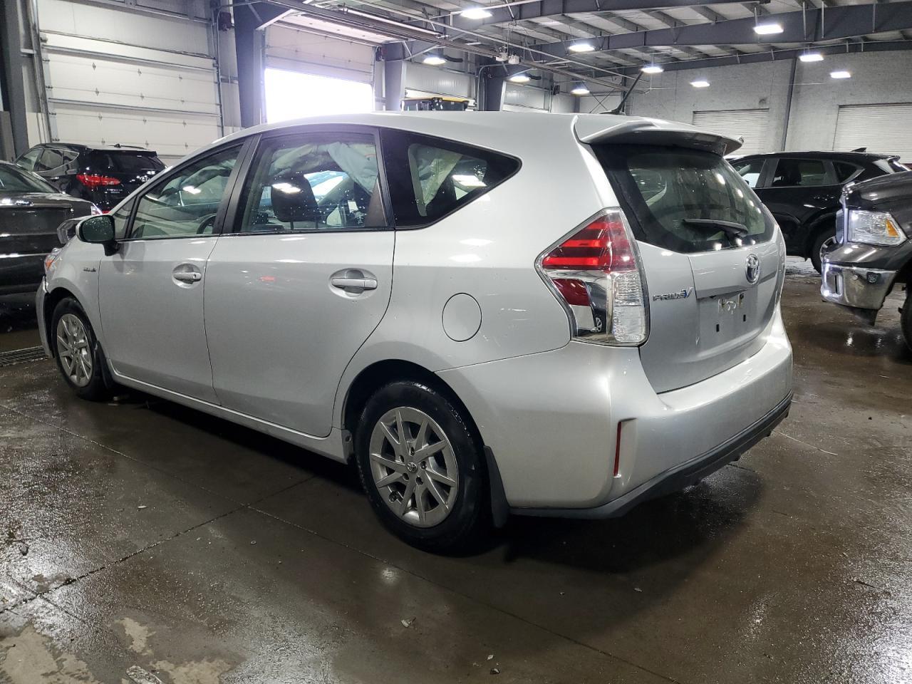 2016 TOYOTA PRIUS V - Фото 2
