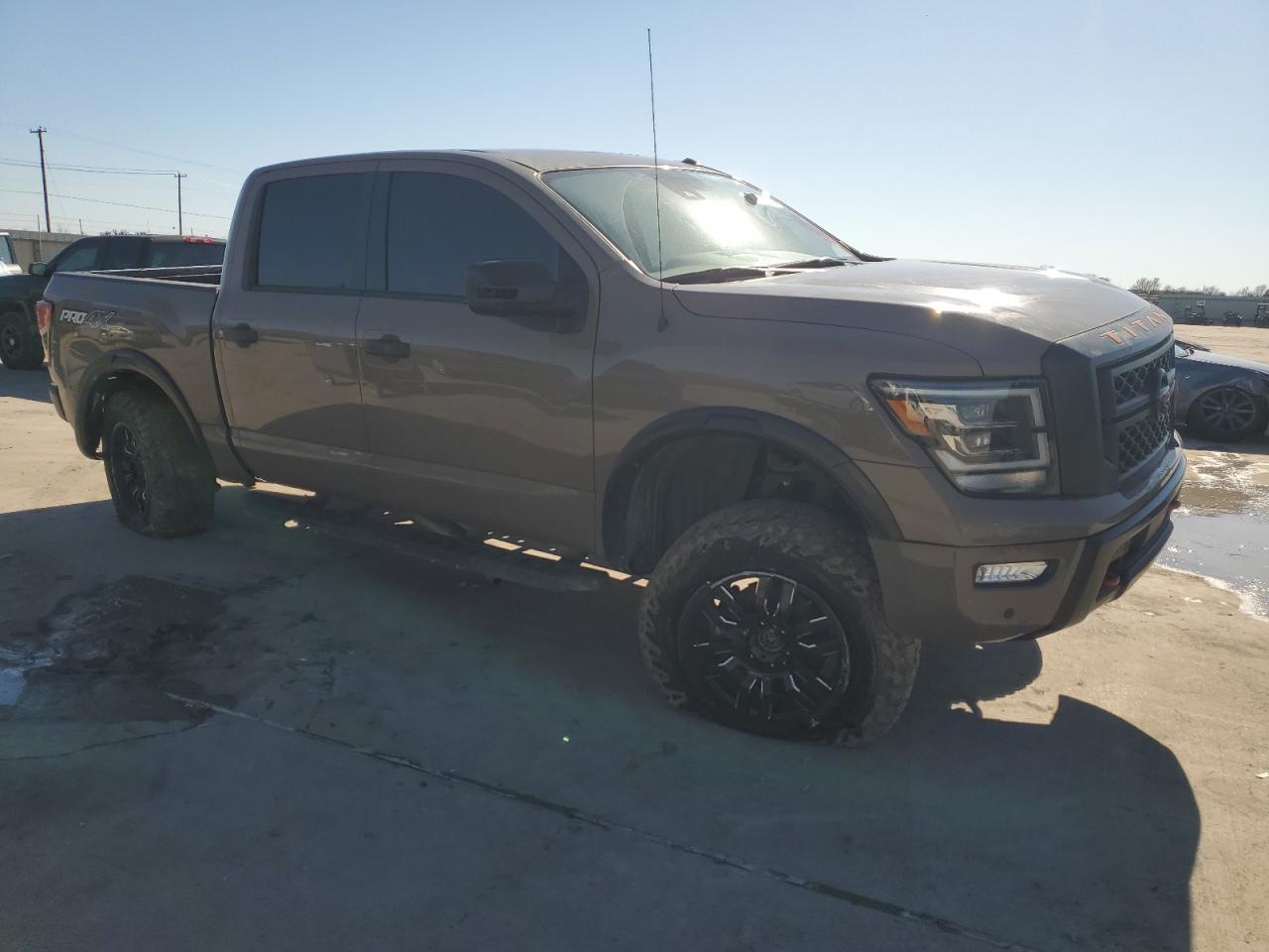 2021 NISSAN TITAN SV - Фото 4