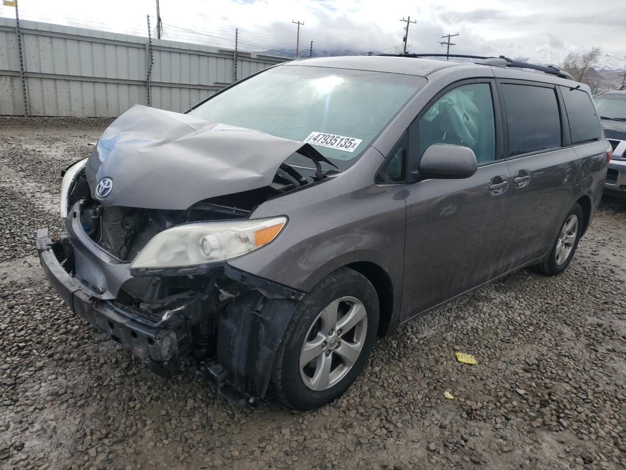 2015 TOYOTA SIENNA LE
