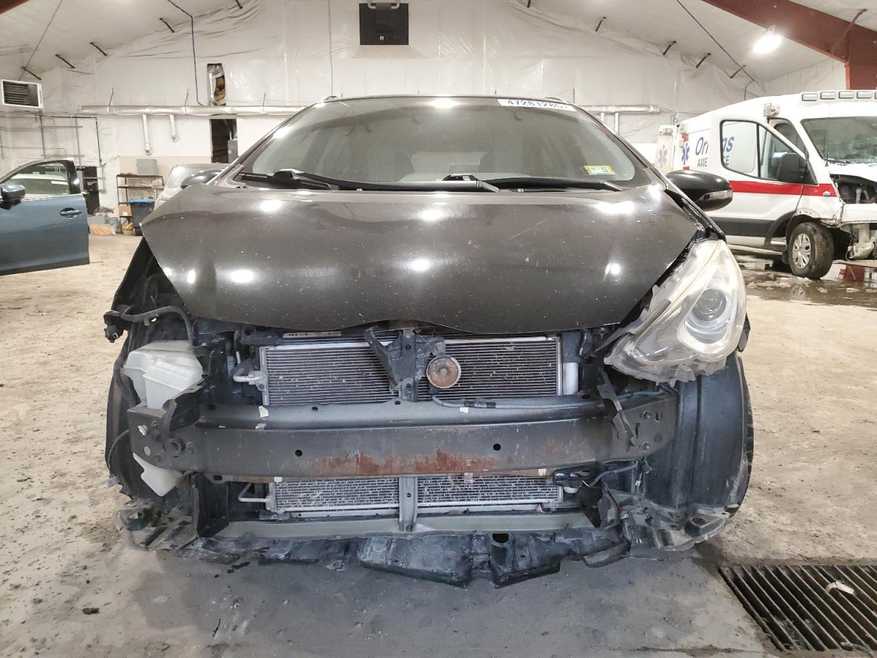 2015 TOYOTA PRIUS C - Фото 5