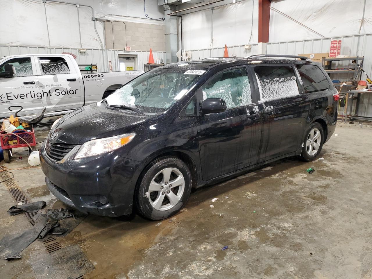 2015 TOYOTA SIENNA LE