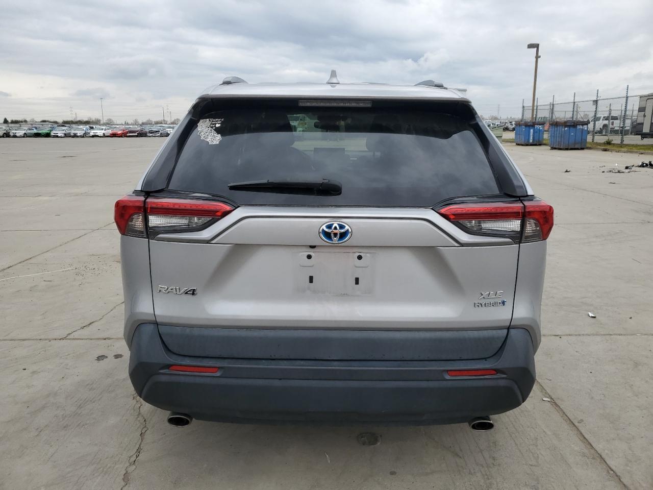 2020 TOYOTA RAV4 XLE - Image 6