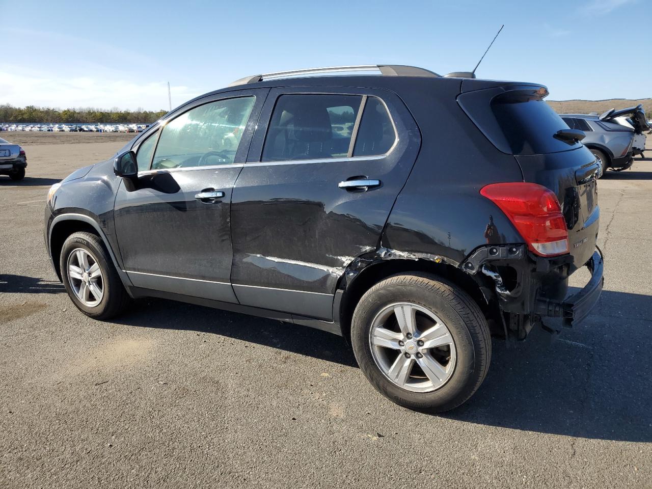 2019 CHEVROLET TRAX 1LT - Image 2