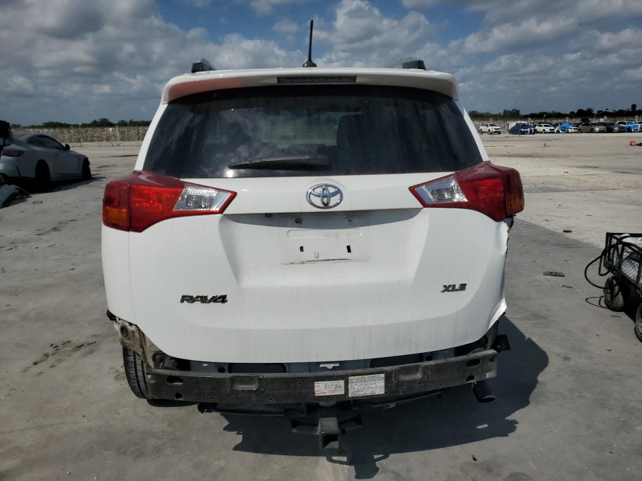 2015 TOYOTA RAV4 XLE - Image 6