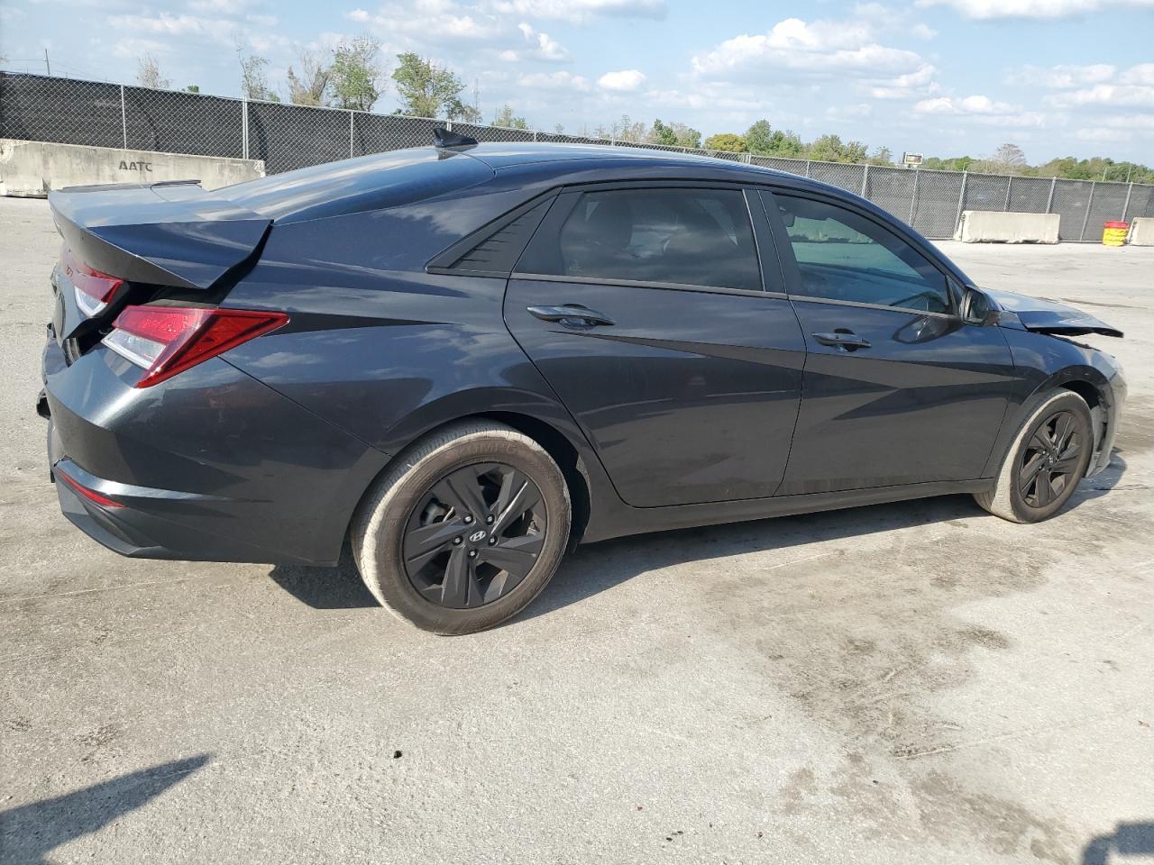 2022 HYUNDAI ELANTRA SE - Image 3
