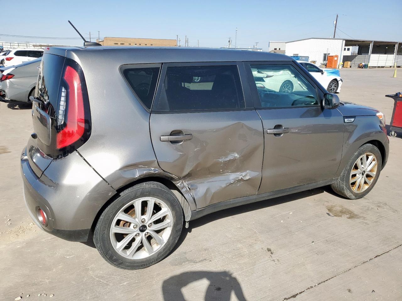 2019 KIA SOUL + - Image 3