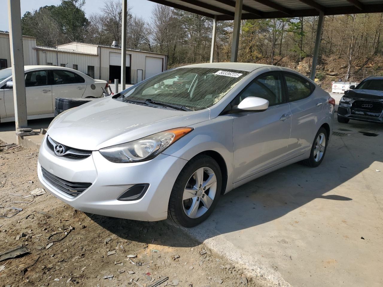 2013 HYUNDAI ELANTRA GL