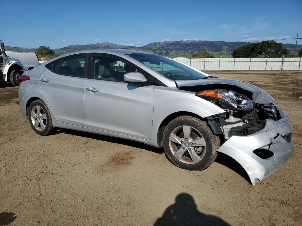 2013 HYUNDAI ELANTRA GL - Image 4
