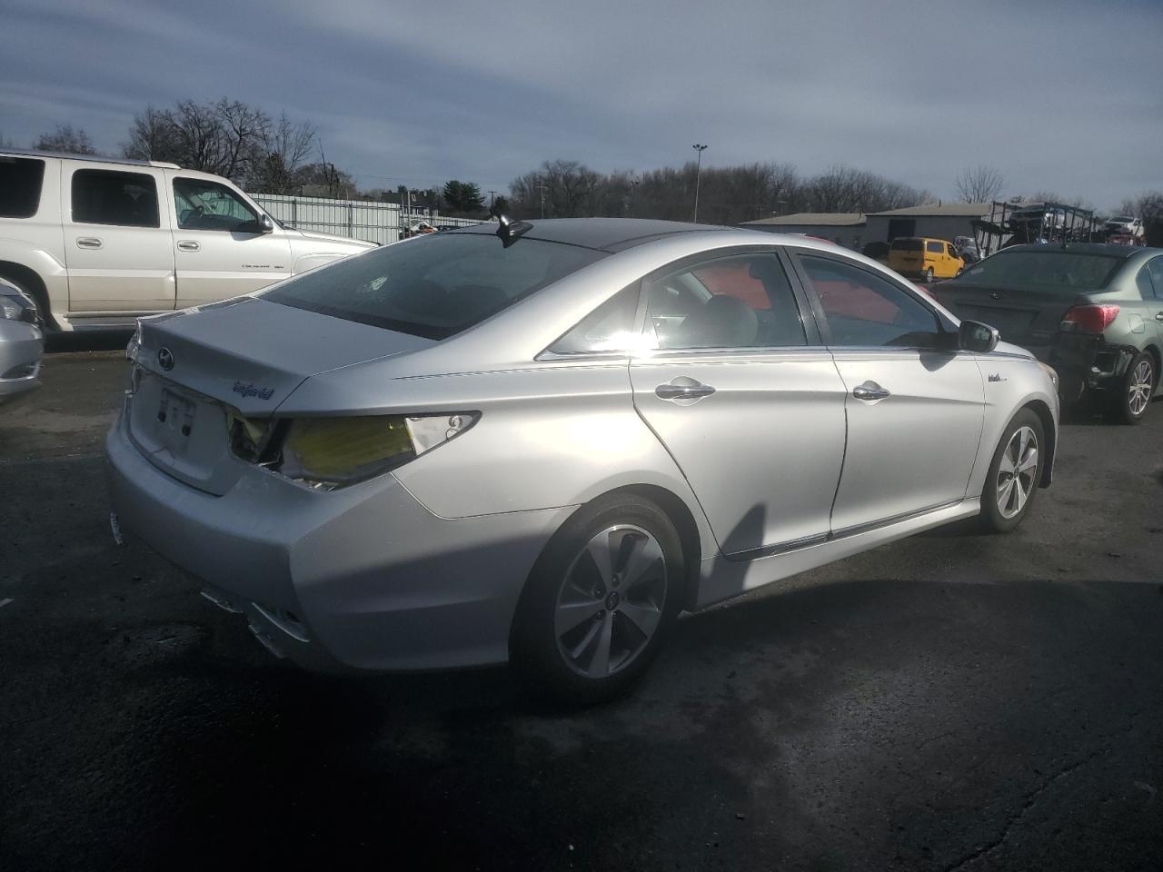 2011 HYUNDAI SONATA HYB - Фото 3