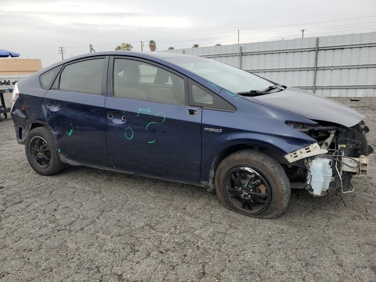 2015 TOYOTA PRIUS - Image 4