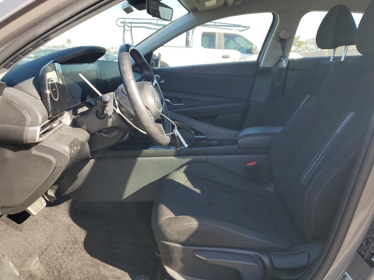 2023 HYUNDAI ELANTRA SE - Image 7
