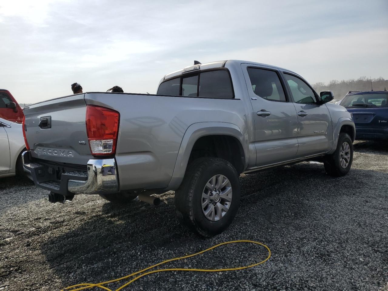 2017 TOYOTA TACOMA DOU - Фото 3