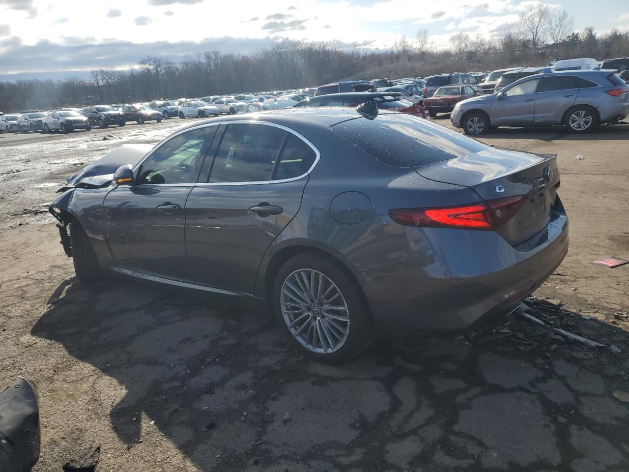 2017 ALFA ROMEO GIULIA TI - Фото 2