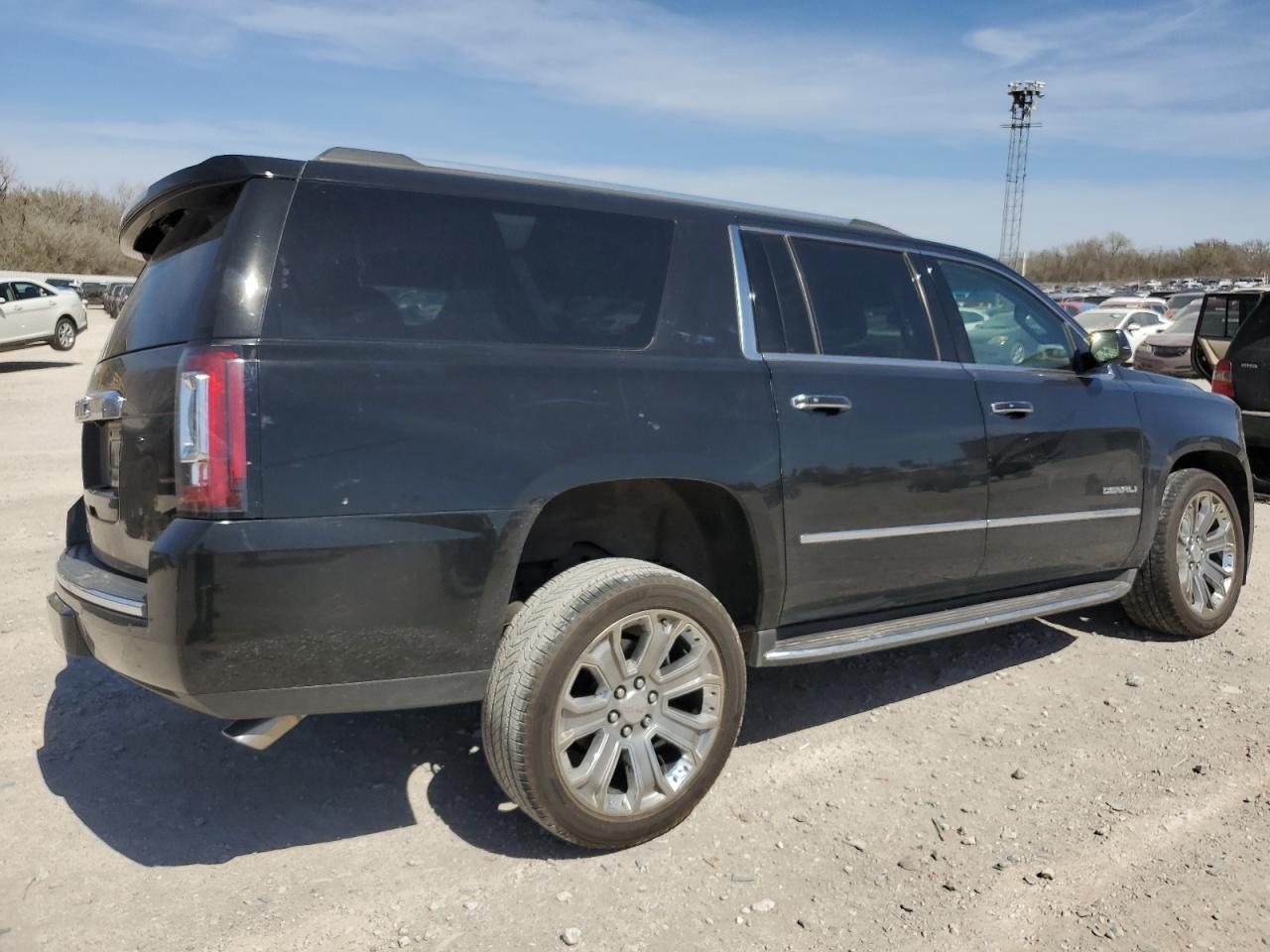 2016 GMC YUKON XL D - Фото 3