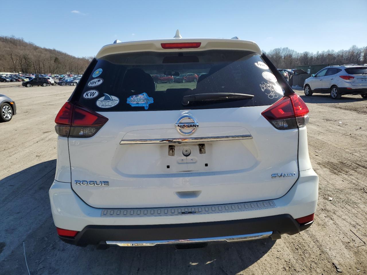 2017 NISSAN ROGUE SV - Image 6