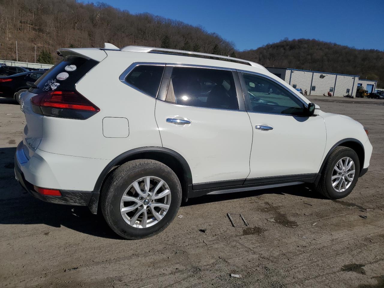 2017 NISSAN ROGUE SV - Image 3