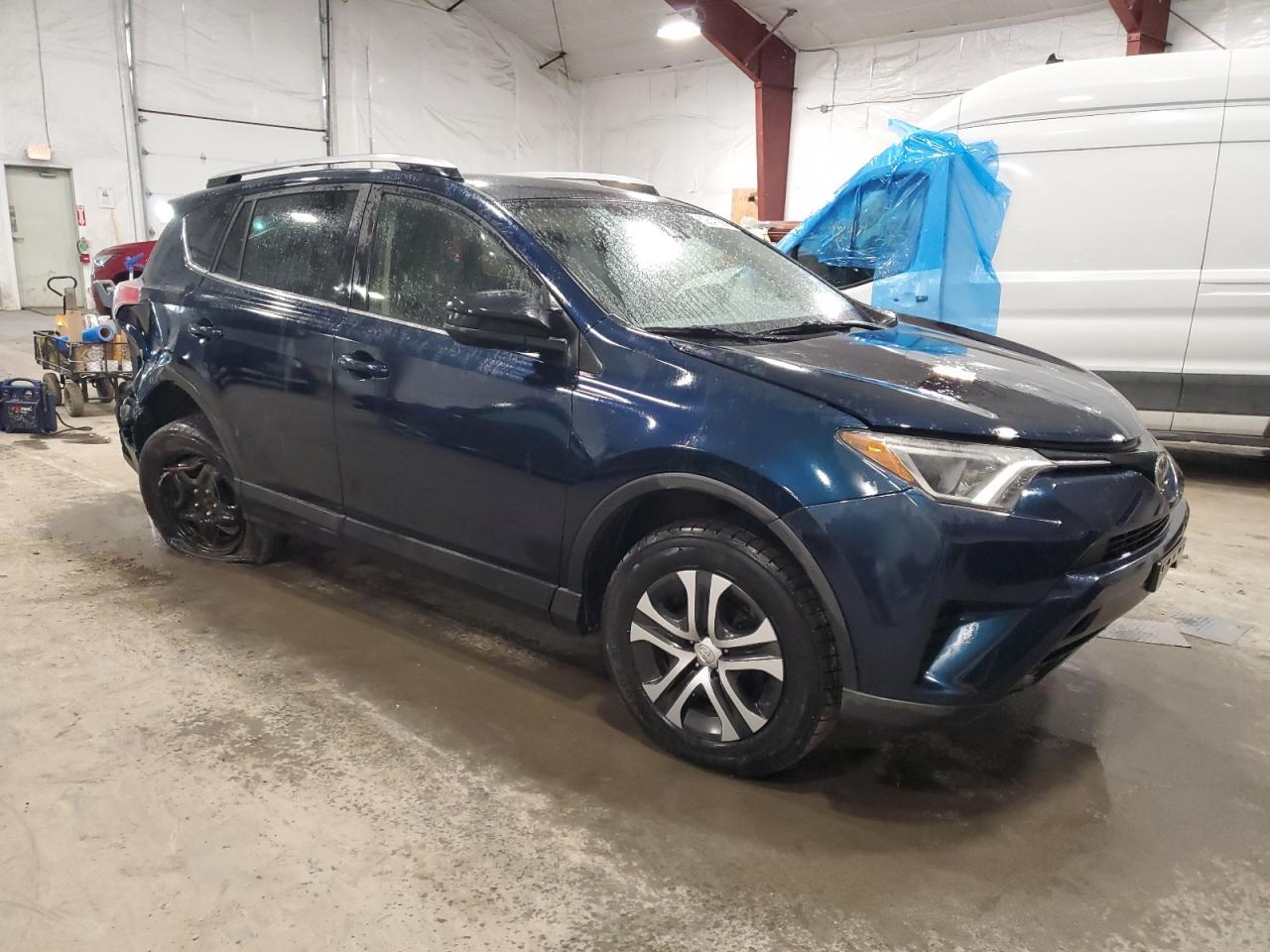 2017 TOYOTA RAV4 LE - Фото 4