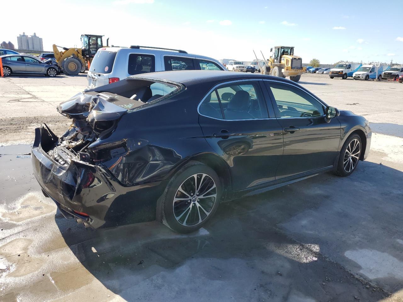 2018 TOYOTA CAMRY L - Фото 3