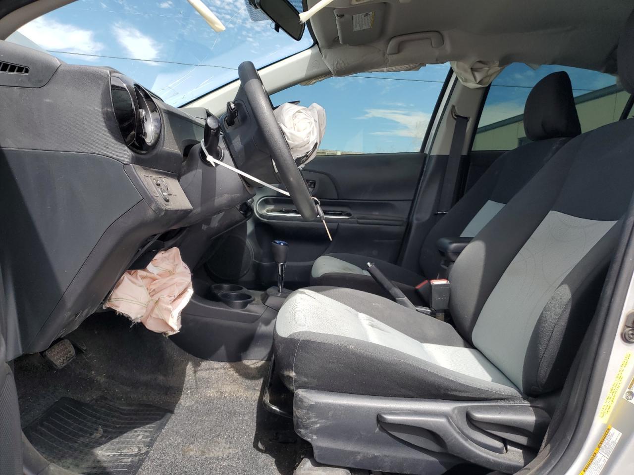 2015 TOYOTA PRIUS C - Image 7