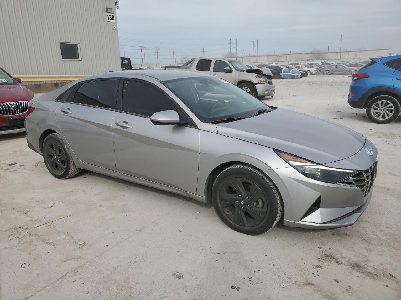 2022 HYUNDAI ELANTRA SE - Фото 4