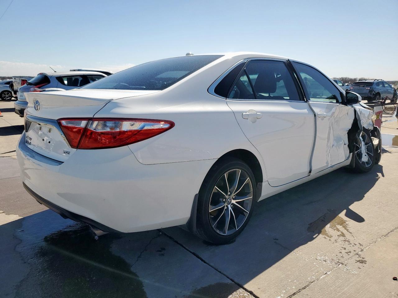 2016 TOYOTA CAMRY LE - Фото 3