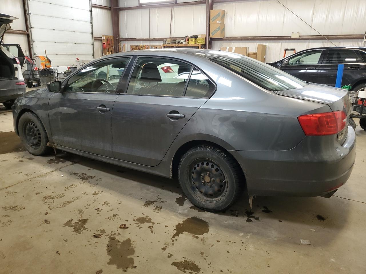 2013 VOLKSWAGEN JETTA BASE - Image 2