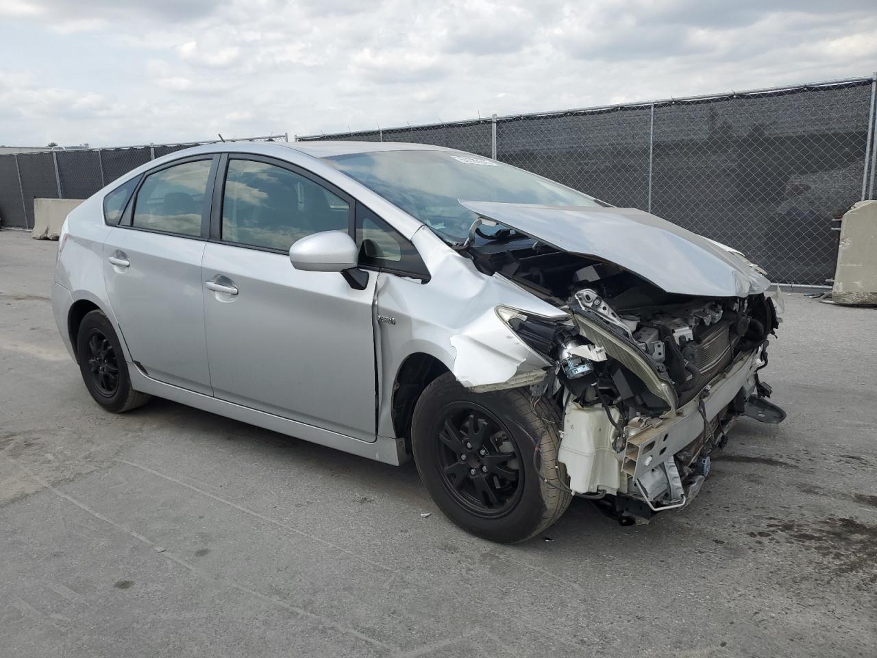2015 TOYOTA PRIUS - Фото 4