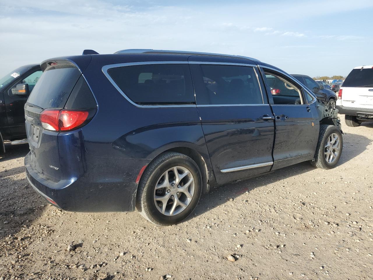 2017 CHRYSLER PACIFICA L - Image 3