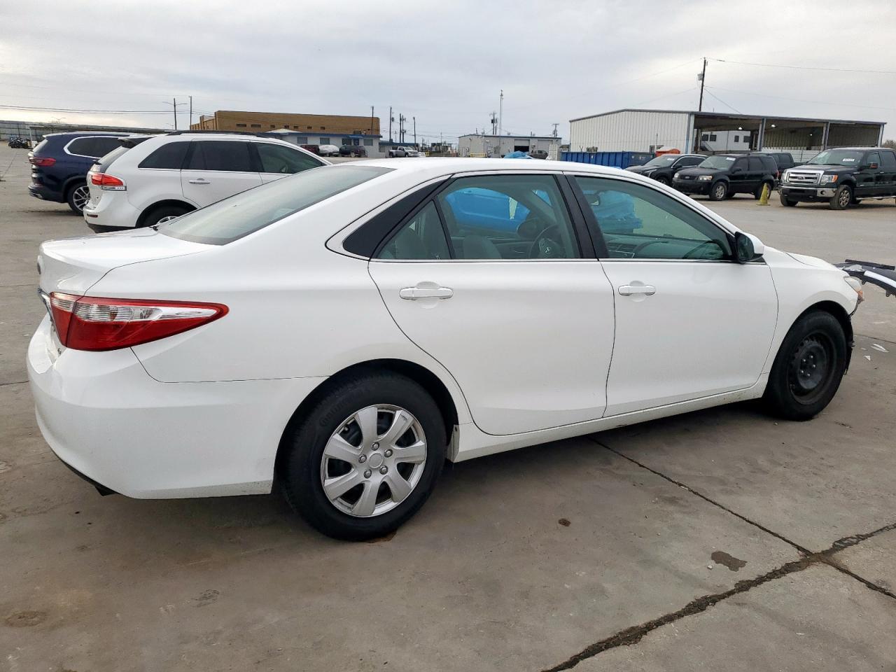 2015 TOYOTA CAMRY LE - Фото 3