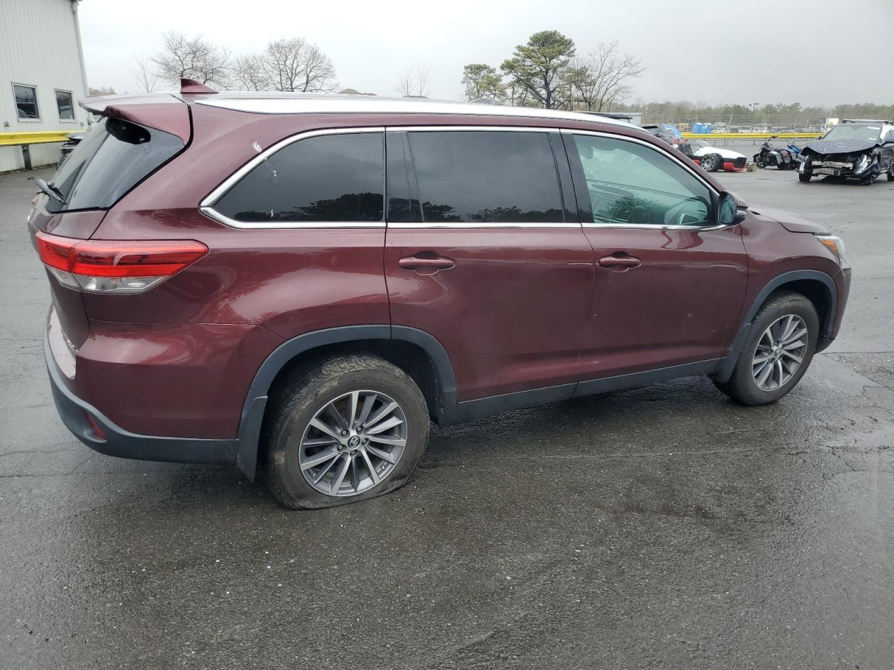 2019 TOYOTA HIGHLANDER - Image 3