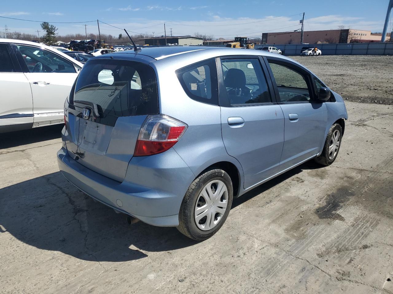 2011 HONDA FIT - Фото 3
