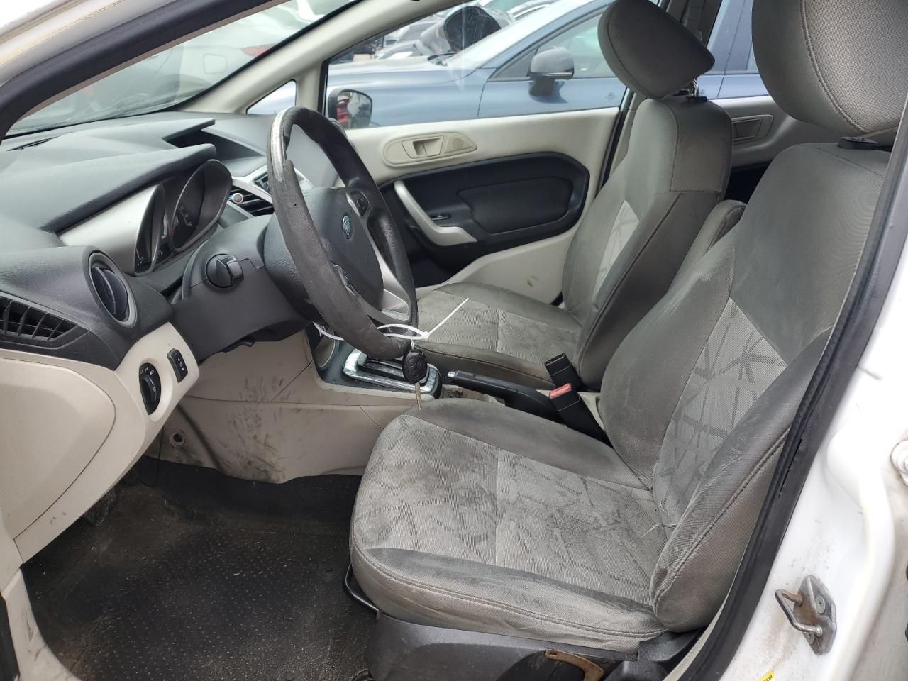 2013 FORD FIESTA SE - Фото 7