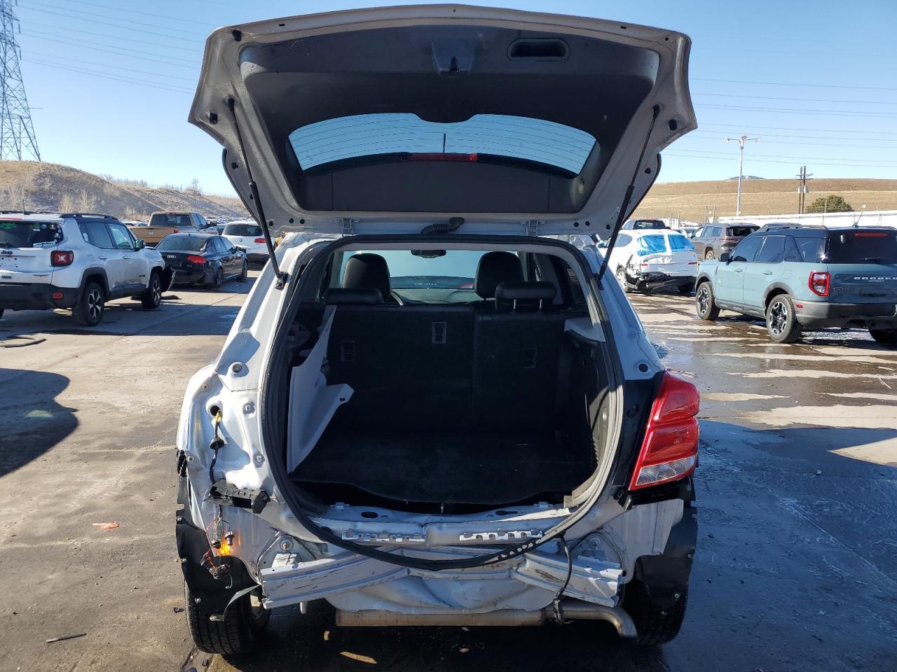 2018 CHEVROLET TRAX 1LT - Image 6