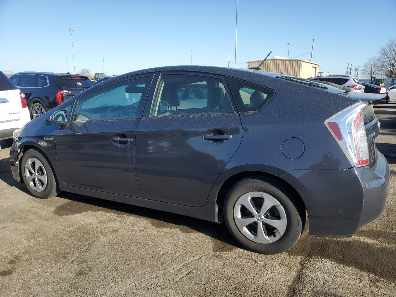 2015 TOYOTA PRIUS - Image 2
