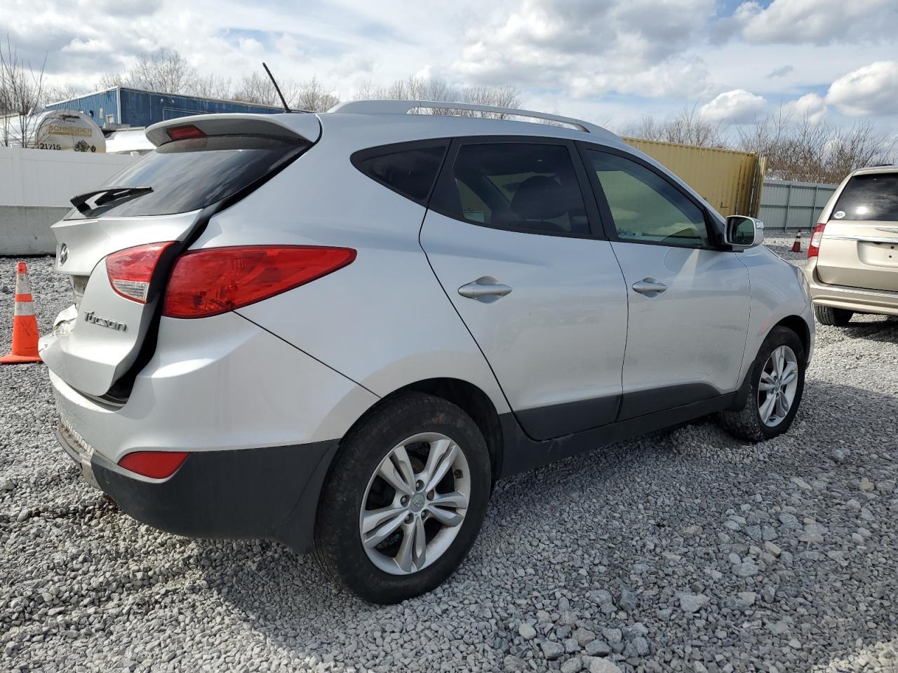 2012 HYUNDAI TUCSON GLS - Image 3