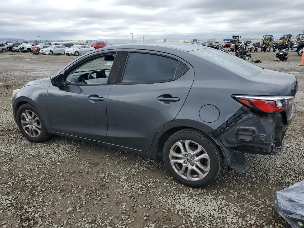 2017 TOYOTA YARIS IA - Фото 2