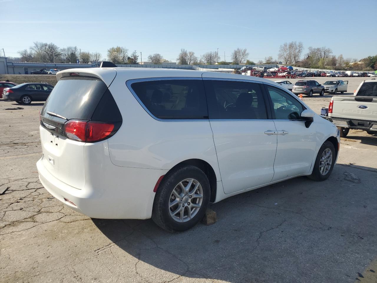 2022 CHRYSLER VOYAGER LX - Image 3