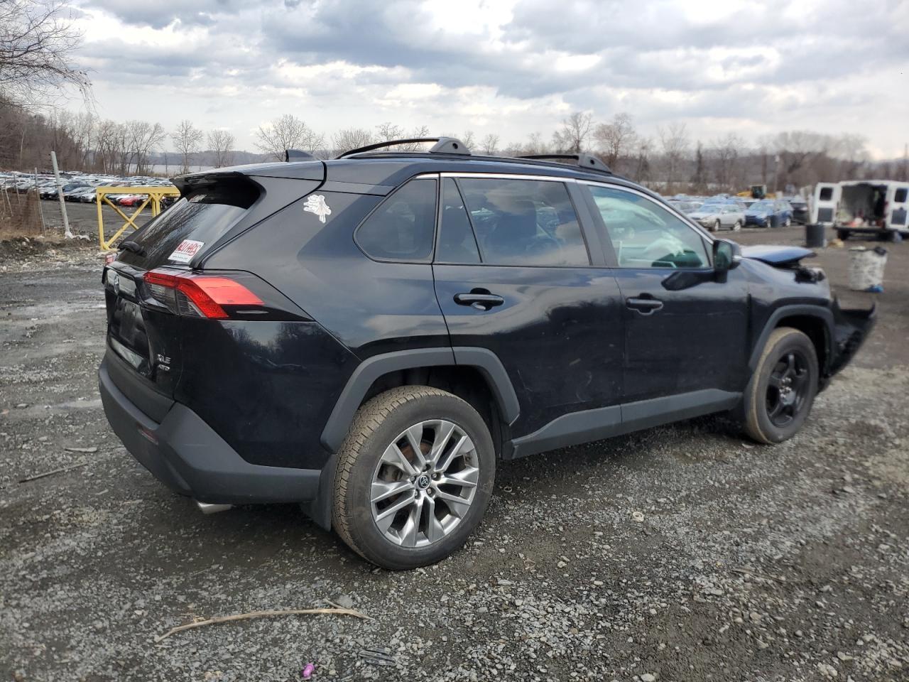 2022 TOYOTA RAV4 XLE P - Image 3