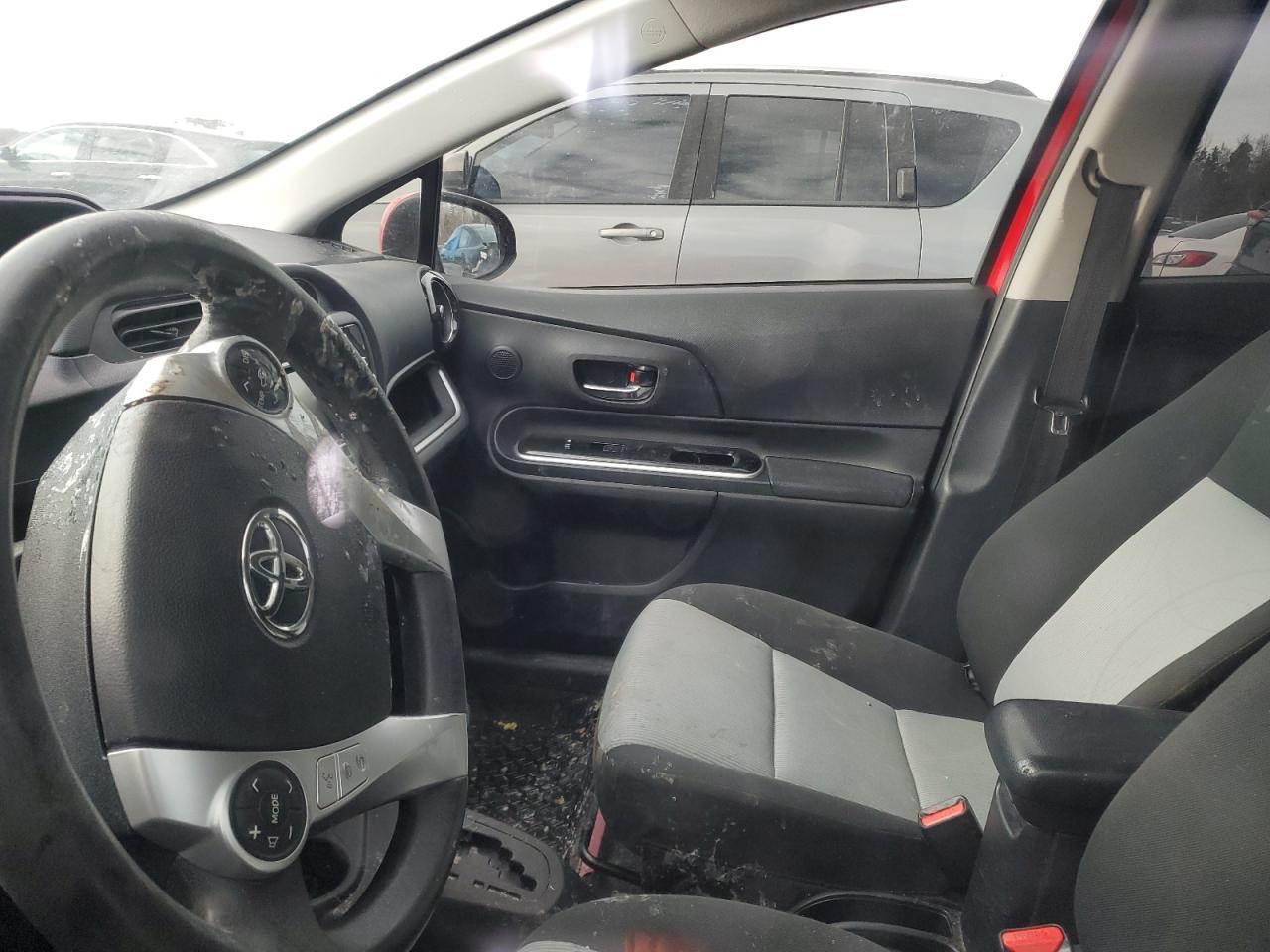 2015 TOYOTA PRIUS C - Фото 7