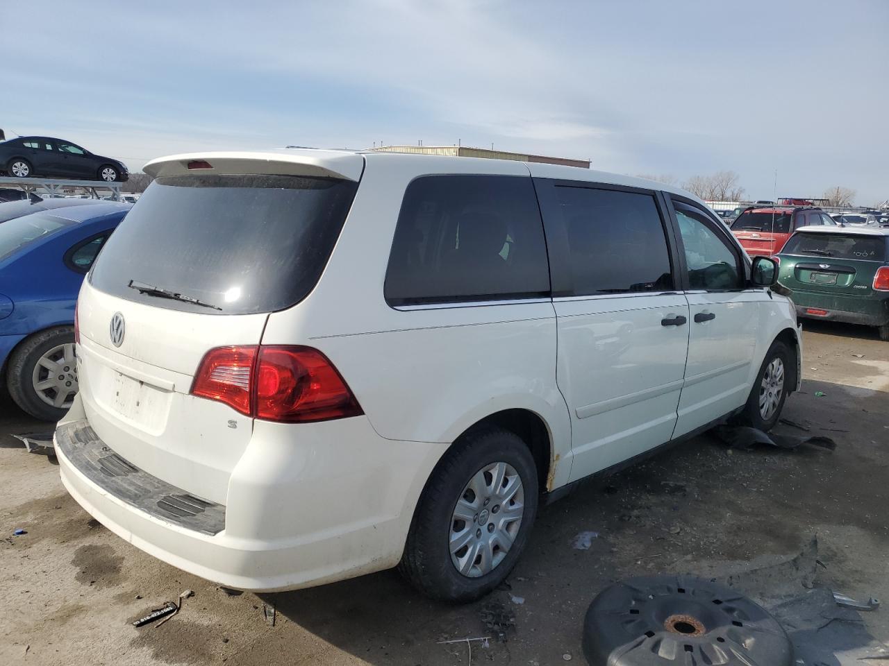 2011 VOLKSWAGEN ROUTAN S - Фото 3