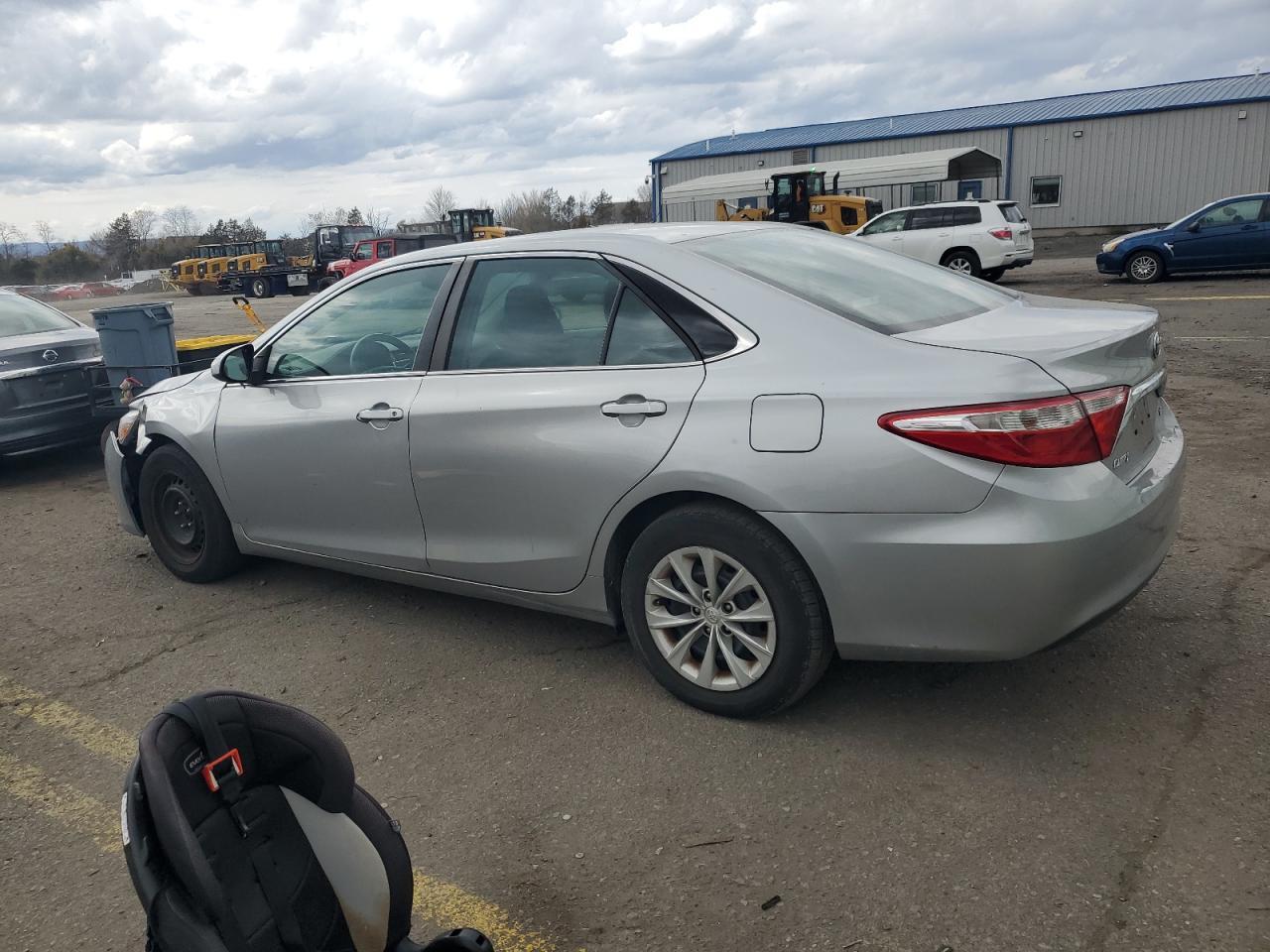 2017 TOYOTA CAMRY LE - Фото 2