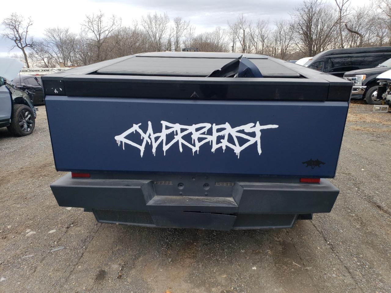 2024 TESLA CYBERTRUCK - Image 6
