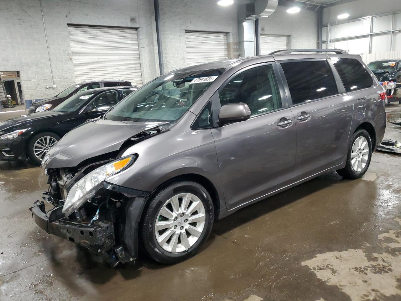 2015 TOYOTA SIENNA XLE